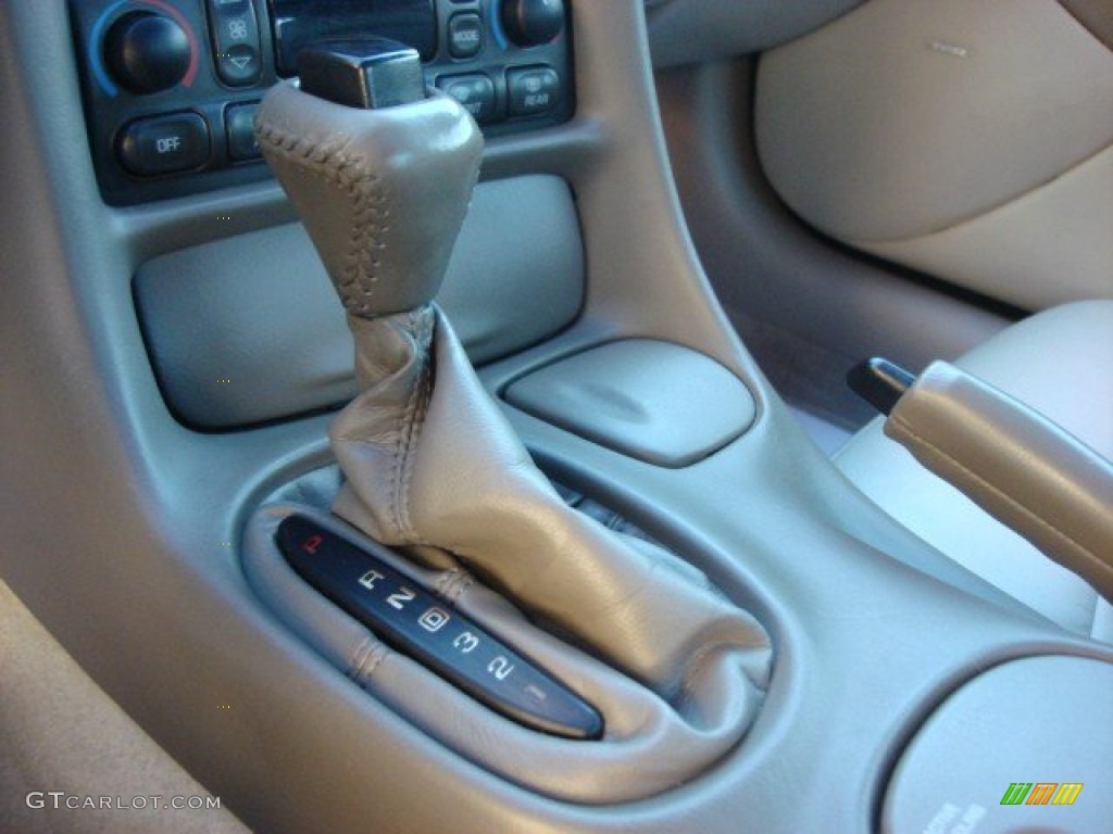2004 Corvette Coupe - LeMans Blue Metallic / Light Oak photo #17