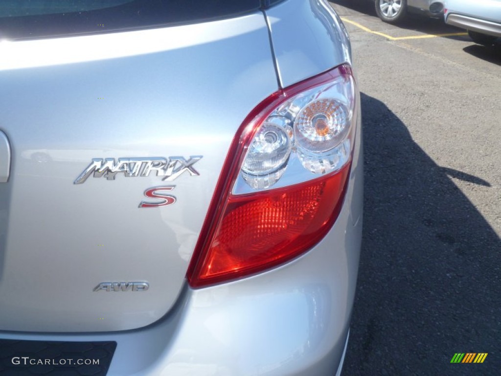 2009 Matrix S AWD - Classic Silver Metallic / Dark Charcoal photo #21