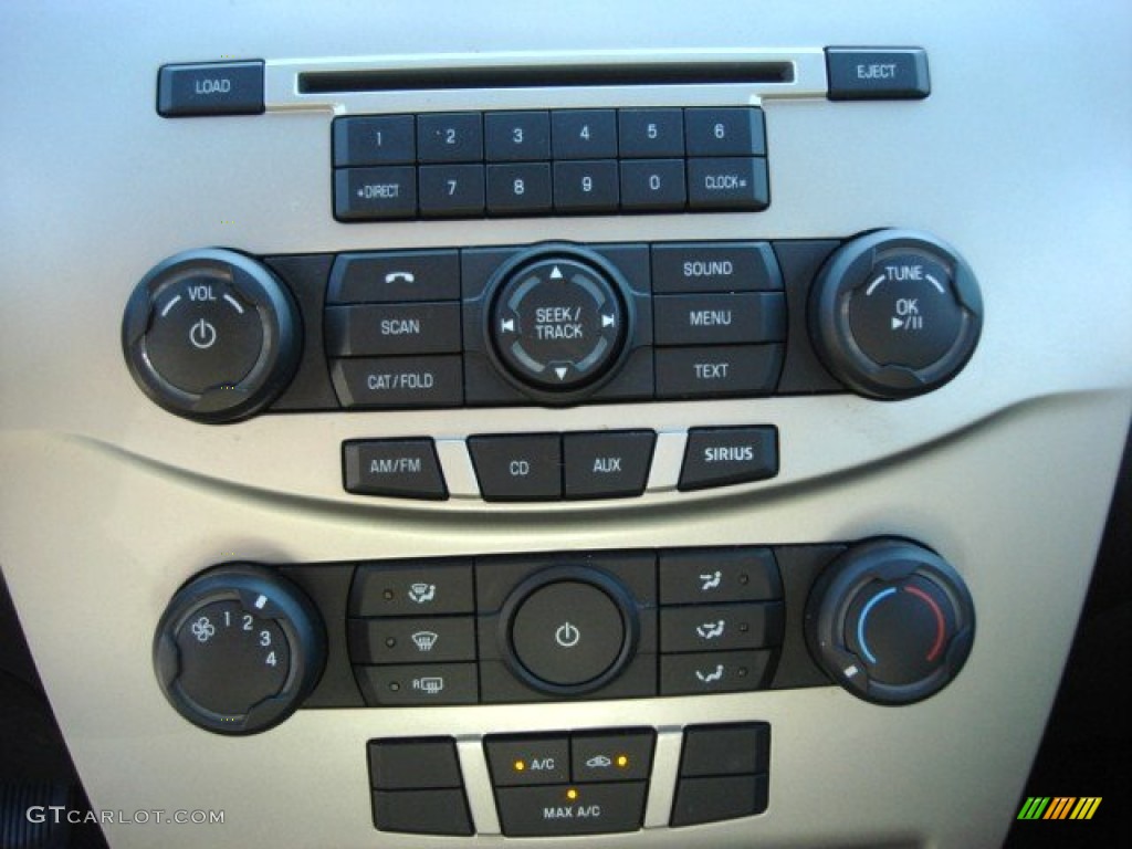 2010 Ford Focus SE Sedan Controls Photo #63130667
