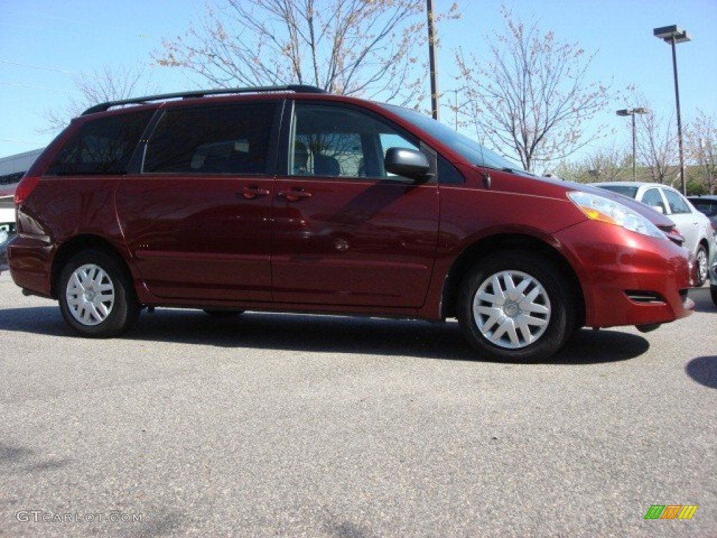 2007 Sienna LE - Salsa Red Pearl / Taupe photo #2