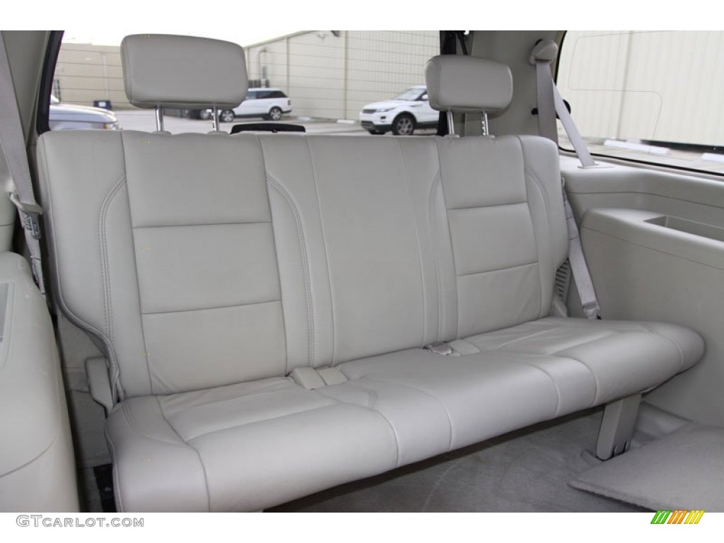 2005 Infiniti QX 56 Rear Seat Photos