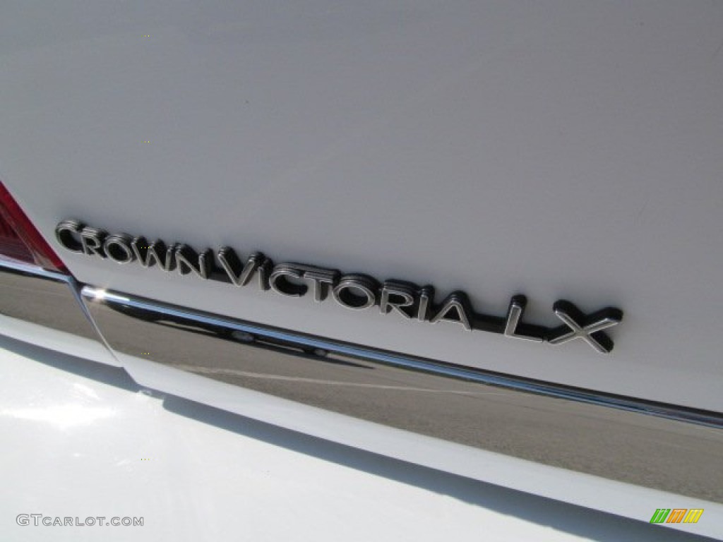 2008 Ford Crown Victoria LX Marks and Logos Photos