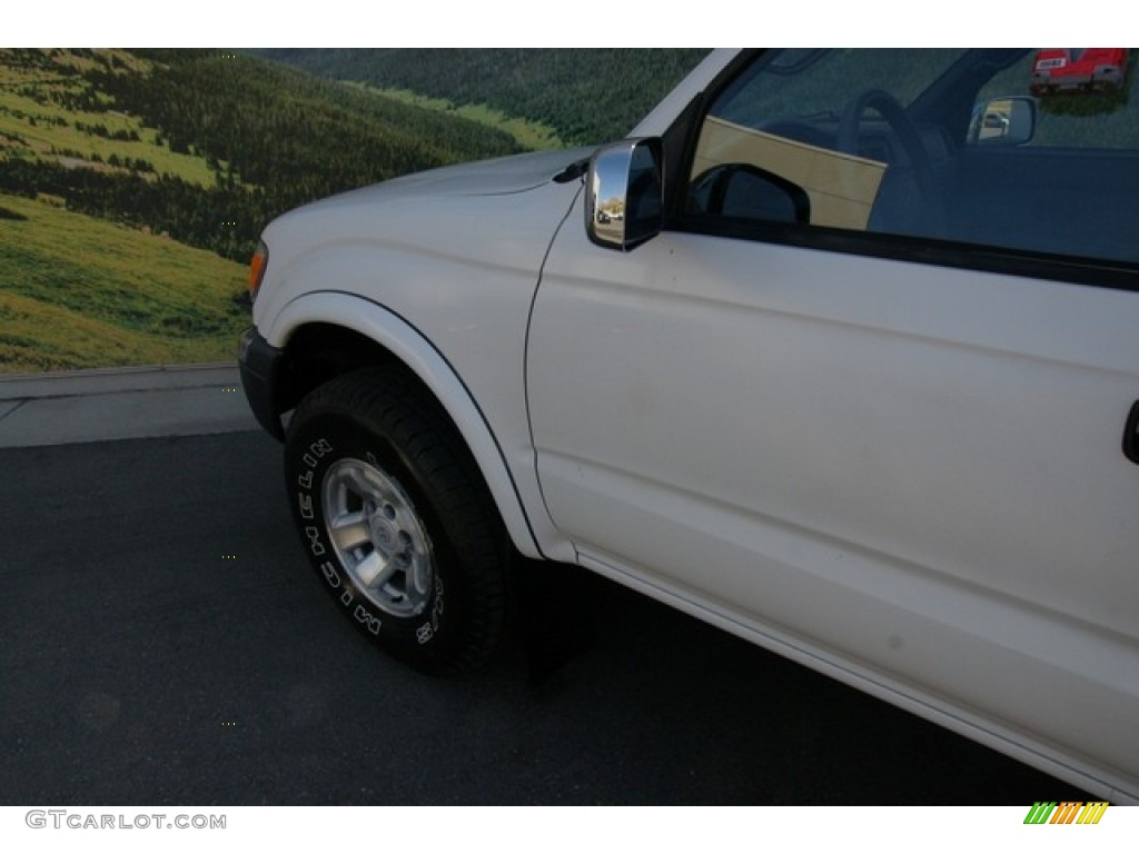 1999 Tacoma Limited Extended Cab 4x4 - Natural White / Blue photo #24
