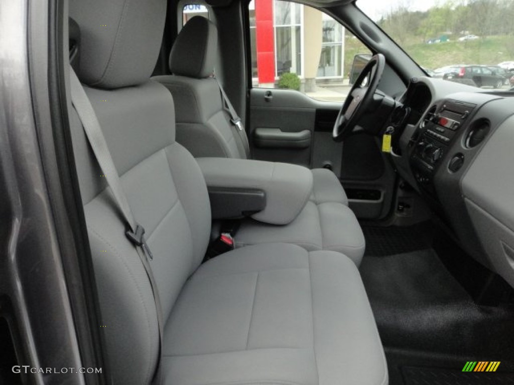 2005 Ford F150 XL Regular Cab interior Photo #63151315