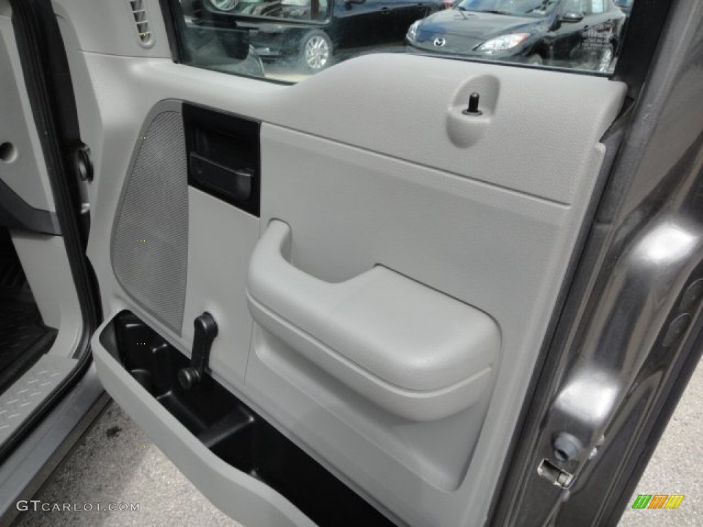 2005 Ford F150 XL Regular Cab Medium Flint Grey Door Panel Photo #63151333