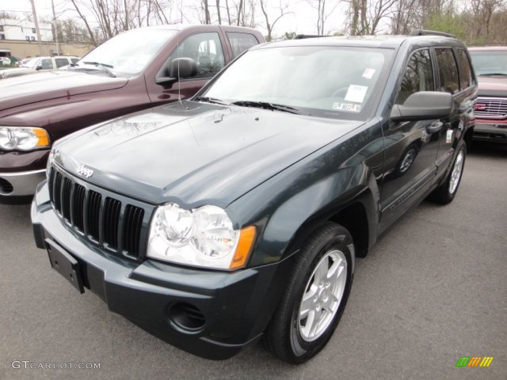 2005 Grand Cherokee Laredo 4x4 - Deep Beryl Green Pearl / Khaki photo #5