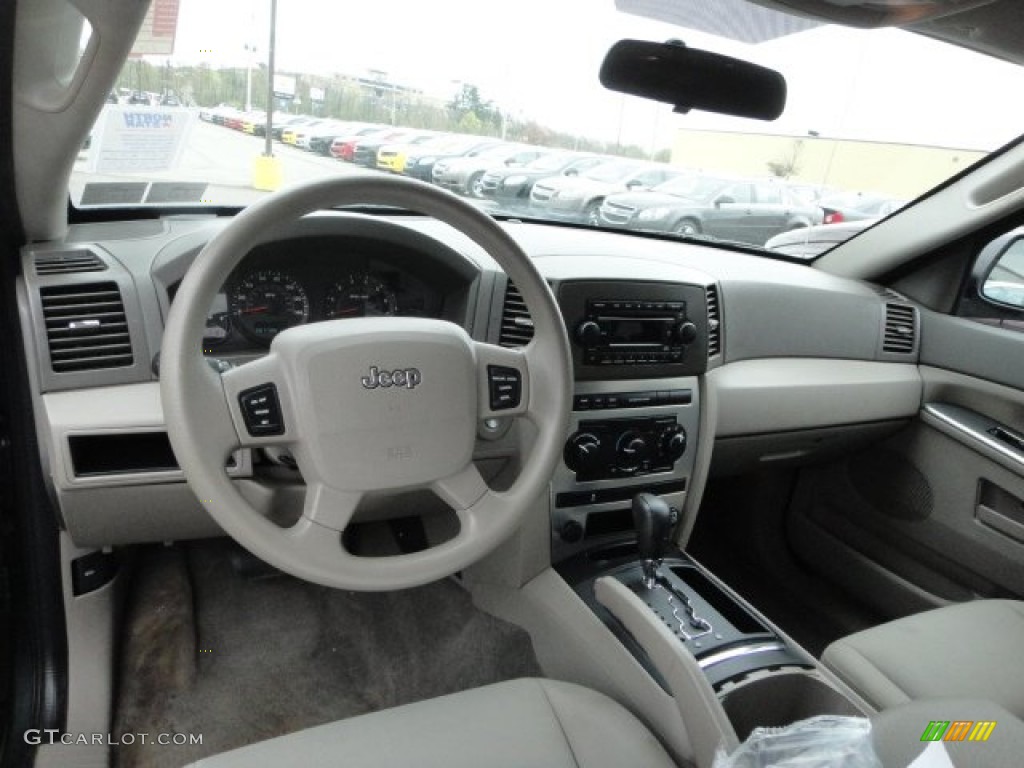 2005 Grand Cherokee Laredo 4x4 - Deep Beryl Green Pearl / Khaki photo #10