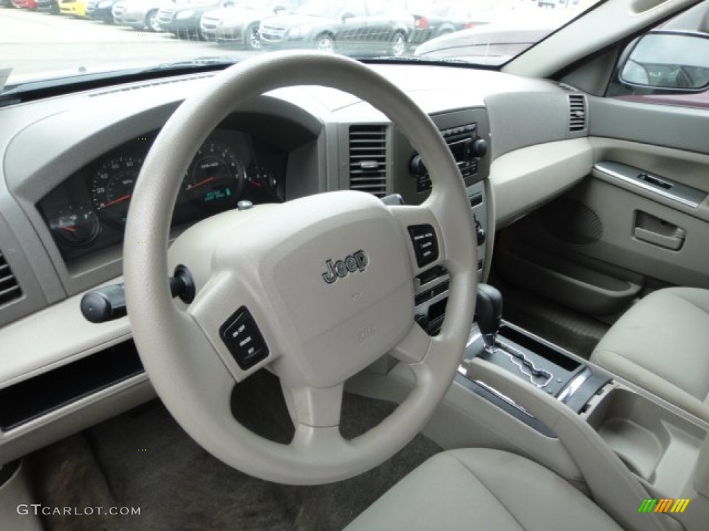2005 Grand Cherokee Laredo 4x4 - Deep Beryl Green Pearl / Khaki photo #12