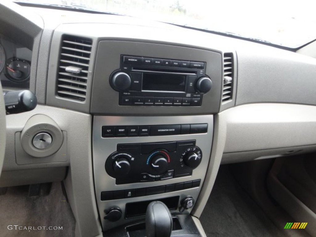 2005 Grand Cherokee Laredo 4x4 - Deep Beryl Green Pearl / Khaki photo #13