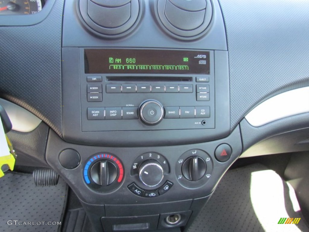 2011 Chevrolet Aveo Aveo5 LT Controls Photo #63160305