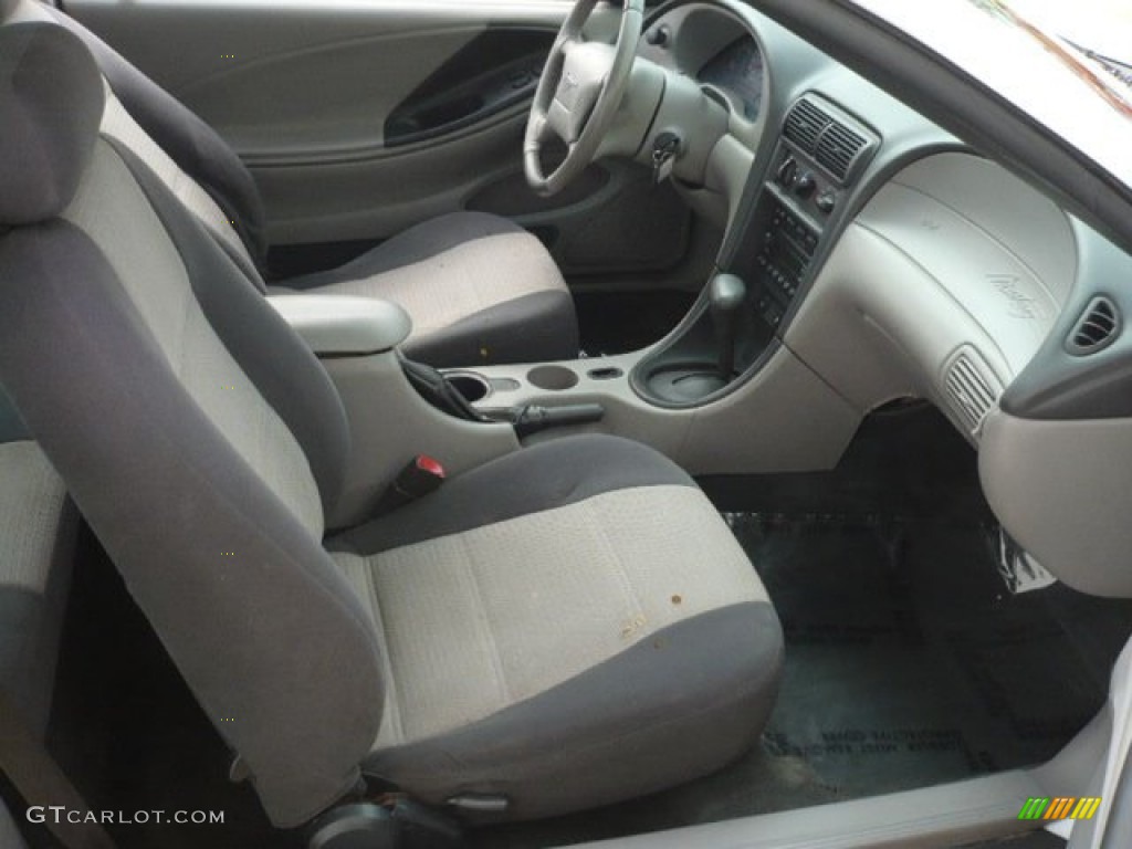Medium Graphite Interior 2004 Ford Mustang V6 Coupe Photo #63160907