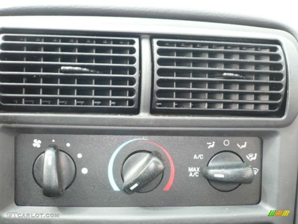 2004 Ford Mustang V6 Coupe Controls Photo #63160995