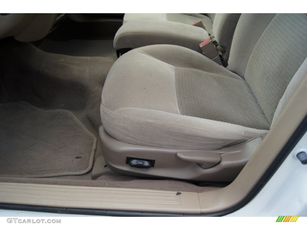 2005 Ford Taurus SE Front Seat Photo #63162065