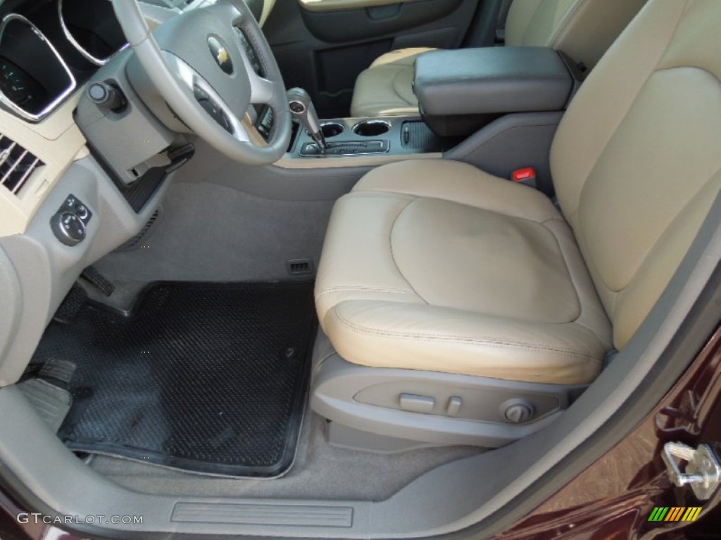 Cashmere/Dark Gray Interior 2009 Chevrolet Traverse LT Photo #63162720