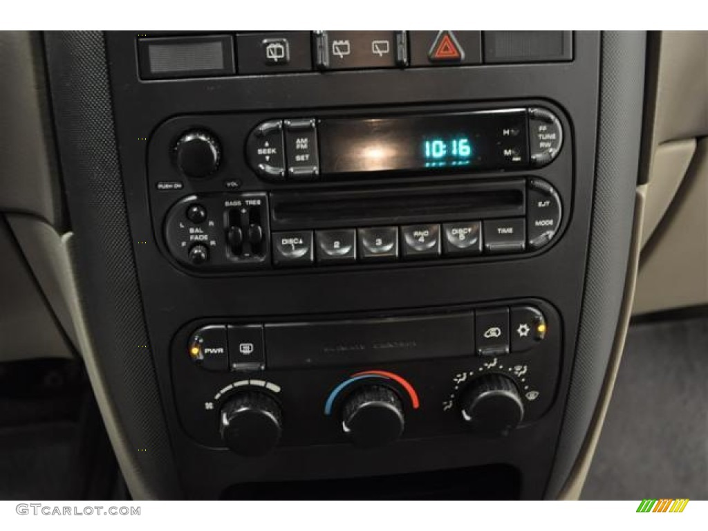 2002 Chrysler Voyager Standard Voyager Model Controls Photos