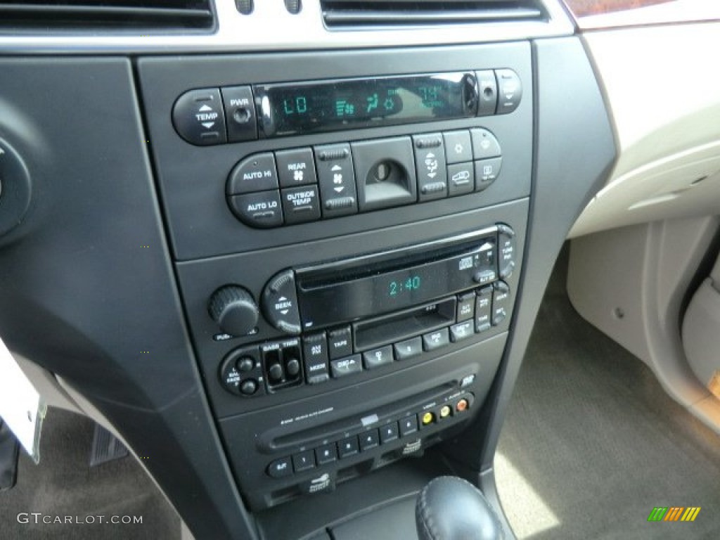 2005 Chrysler Pacifica Touring AWD Controls Photo #63176962