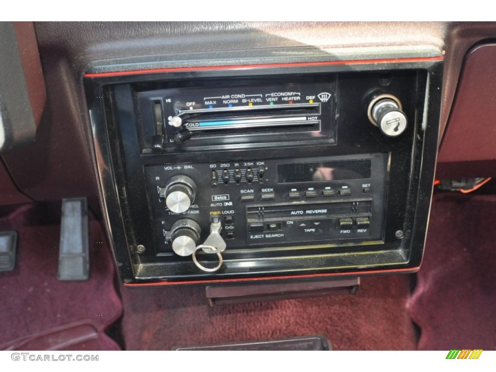 1988 Chevrolet Monte Carlo SS Controls Photo #63177346