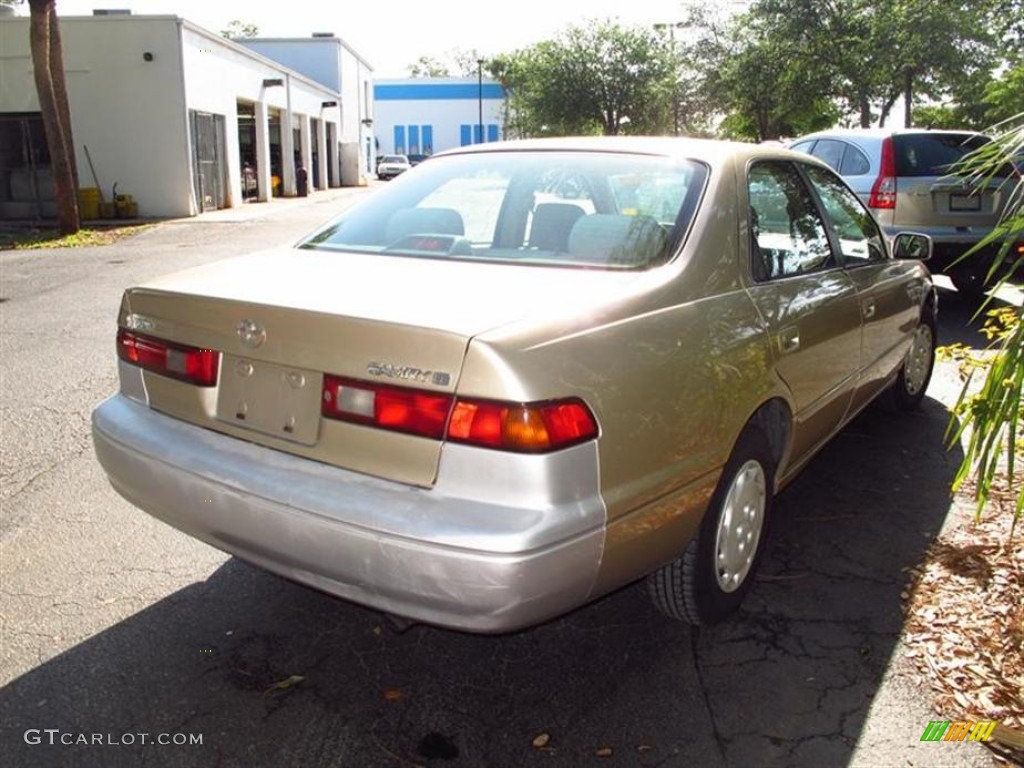1999 Camry LE - Cashmere Beige Metallic / Oak photo #2