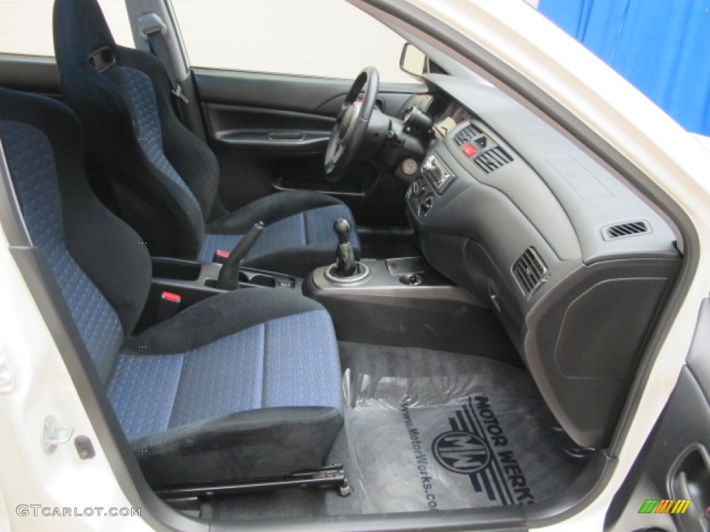 Black Interior 2004 Mitsubishi Lancer Evolution RS Photo #63180552