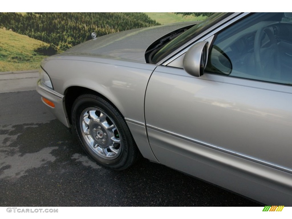2004 Park Avenue  - Platinum Metallic / Medium Gray photo #24