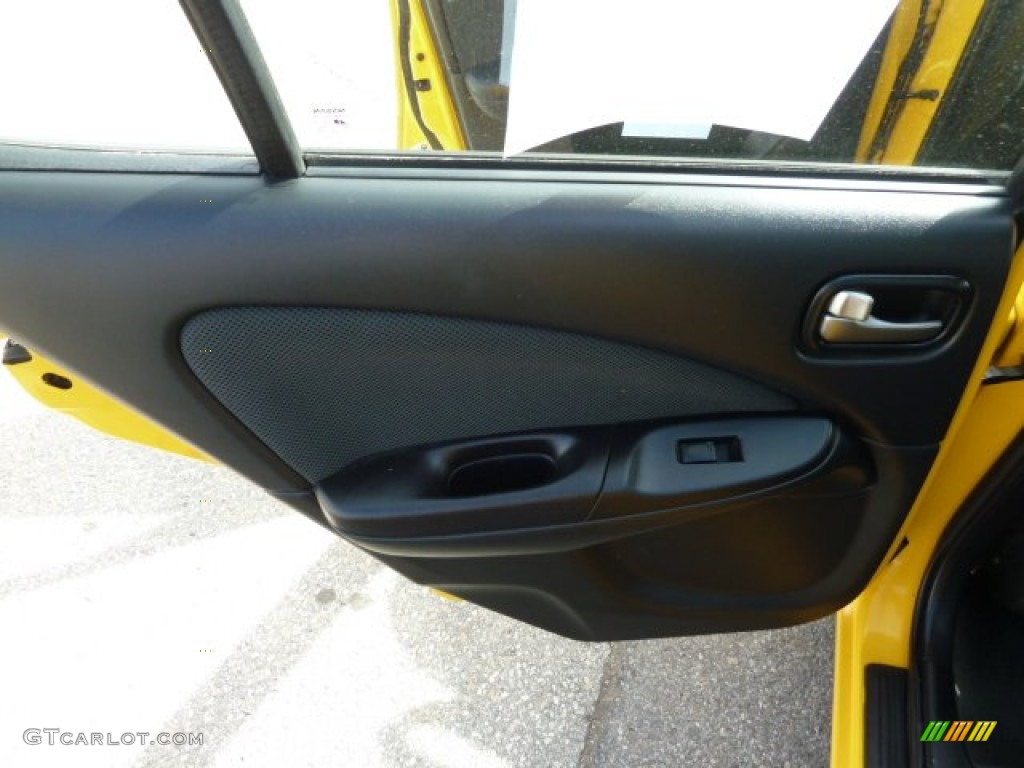 2006 Sentra 1.8 S Special Edition - Sunburst Yellow / Charcoal photo #13