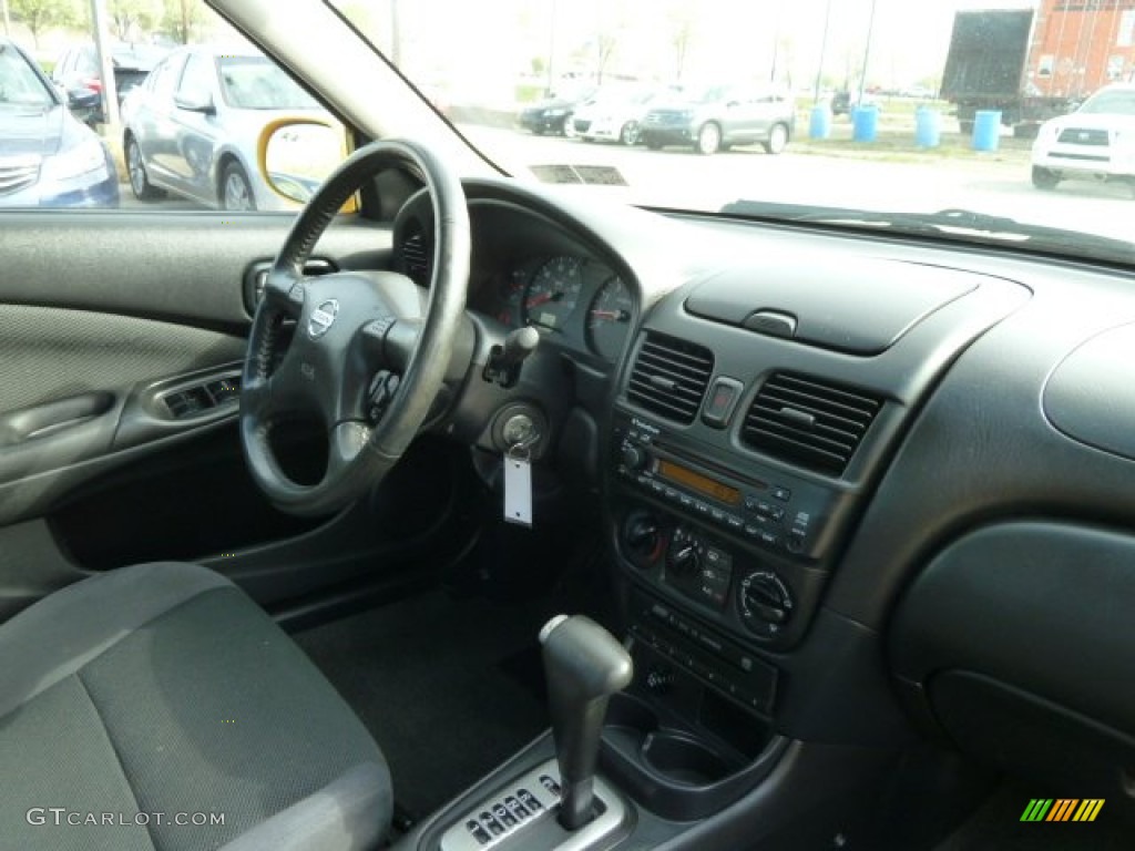 2006 Sentra 1.8 S Special Edition - Sunburst Yellow / Charcoal photo #17