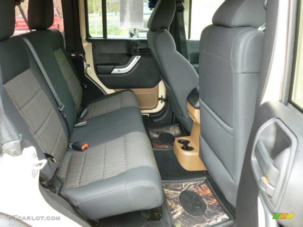 2011 Wrangler Unlimited Rubicon 4x4 - Sahara Tan / Black photo #10