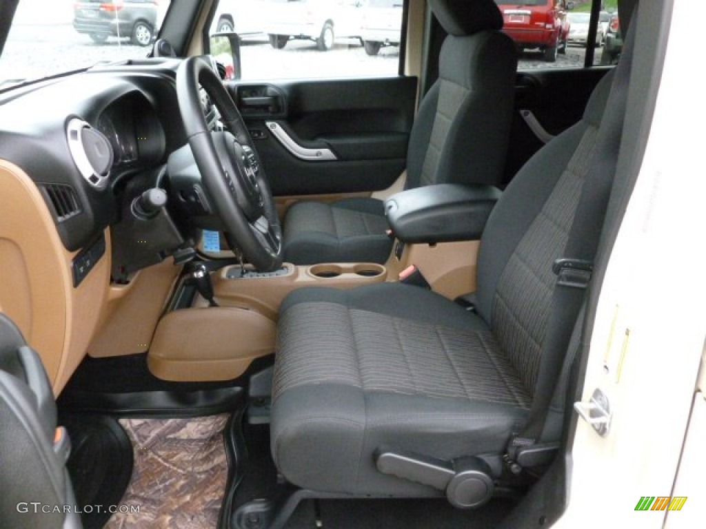 2011 Wrangler Unlimited Rubicon 4x4 - Sahara Tan / Black photo #11