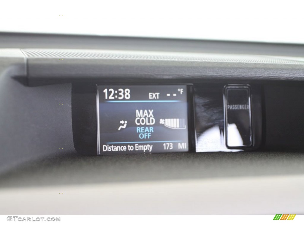 2011 Sienna XLE - Silver Sky Metallic / Light Gray photo #28