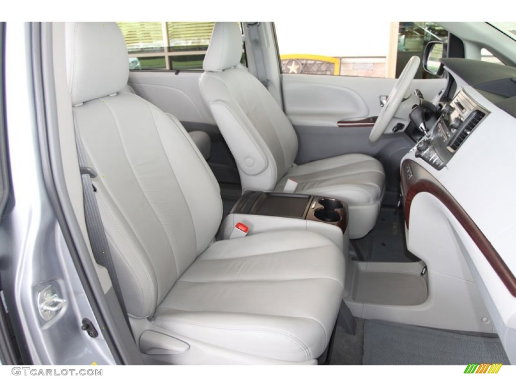 2011 Sienna XLE - Silver Sky Metallic / Light Gray photo #52