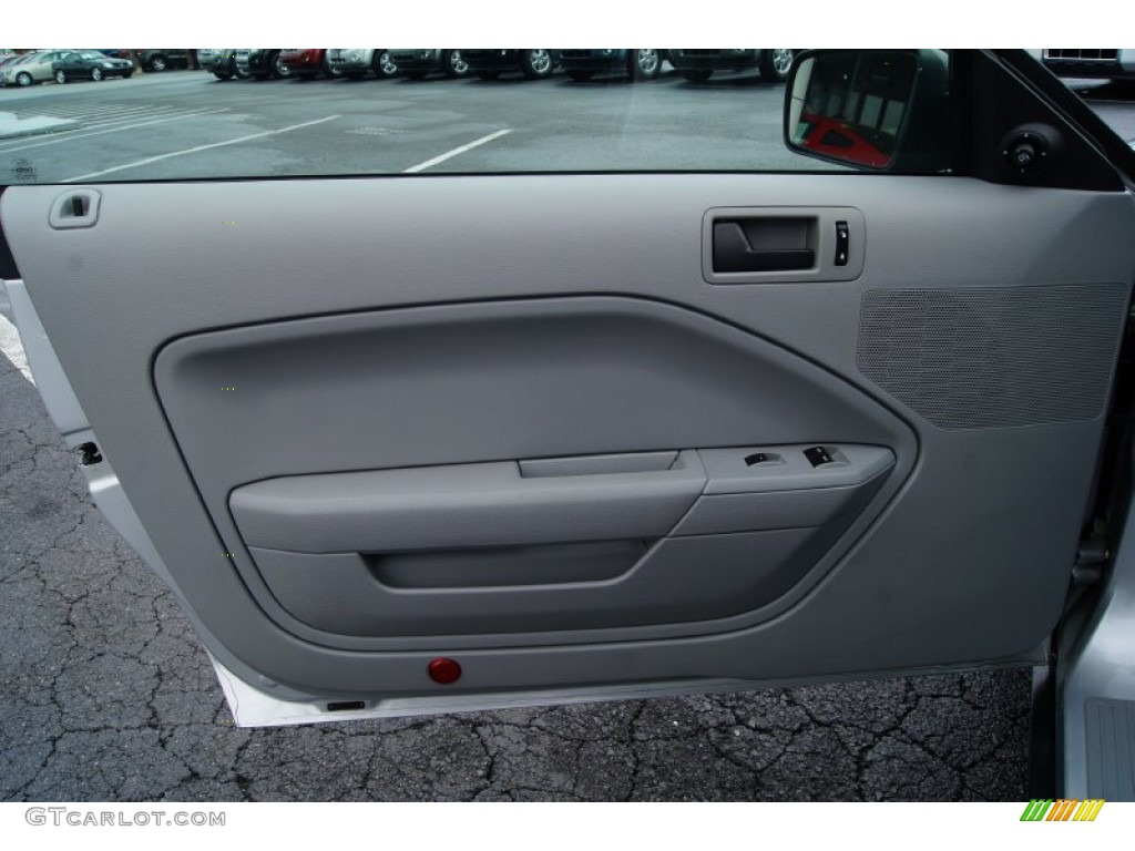 2006 Ford Mustang V6 Deluxe Convertible Door Panel Photos
