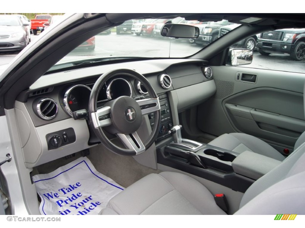 Light Graphite Interior 2006 Ford Mustang V6 Deluxe Convertible Photo #63190900