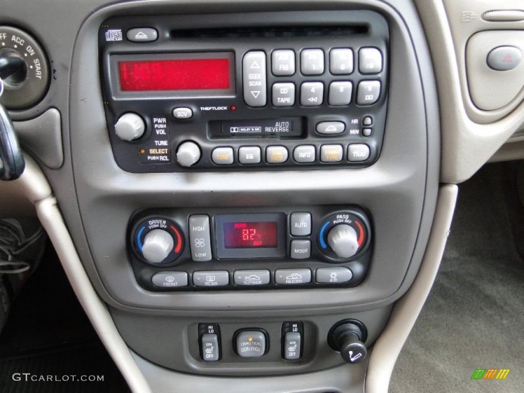 2002 Pontiac Bonneville SSEi Controls Photos