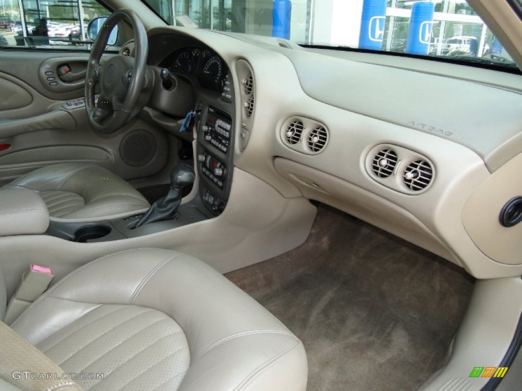 Taupe Interior 2002 Pontiac Bonneville SSEi Photo #63192271