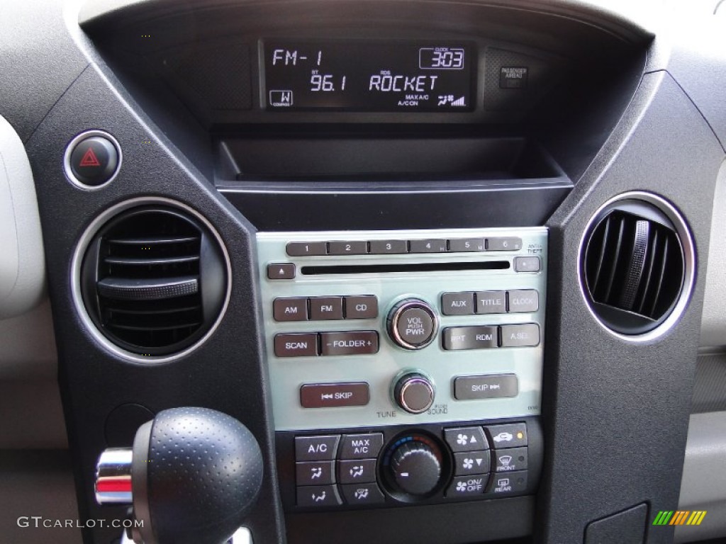 2010 Honda Pilot LX Controls Photo #63193336