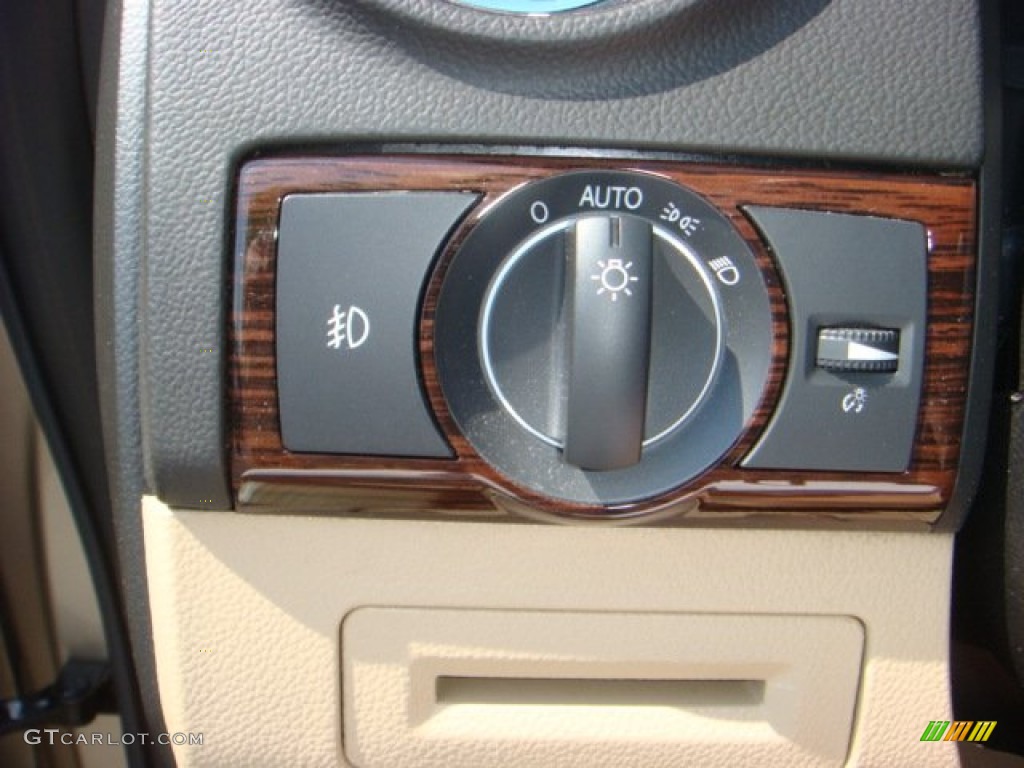 2008 Saturn VUE XR Controls Photo #63196597