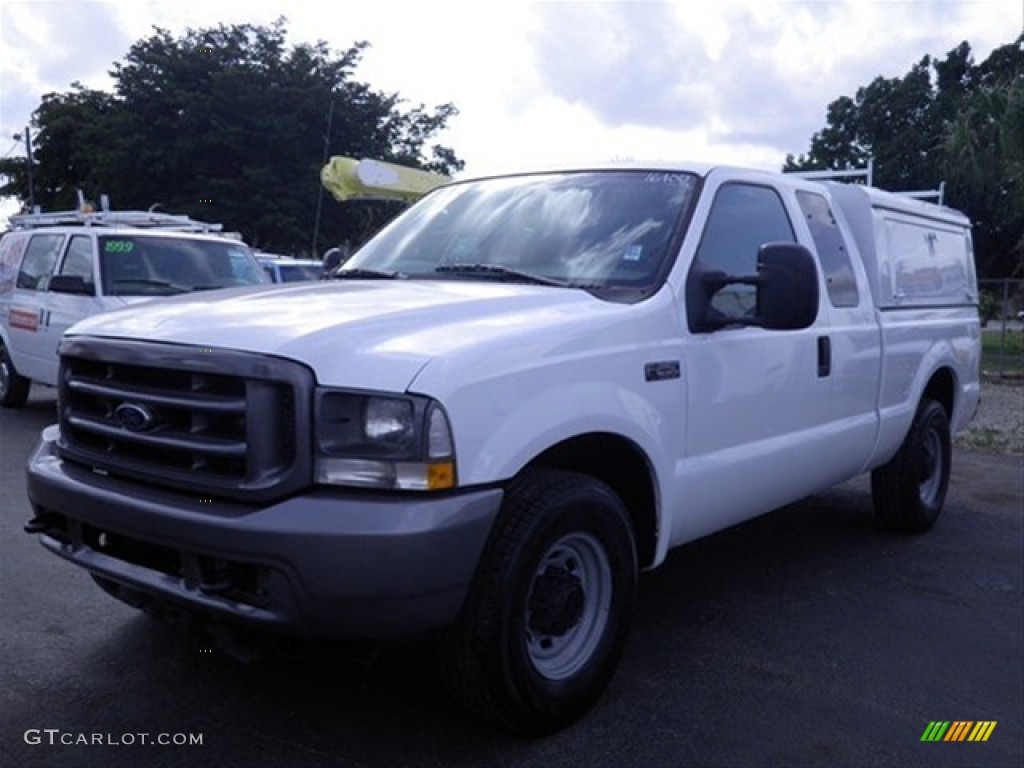 2004 F250 Super Duty XL SuperCab - Oxford White / Medium Flint photo #4