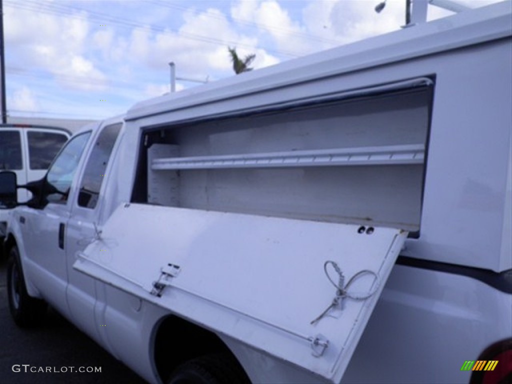 2004 F250 Super Duty XL SuperCab - Oxford White / Medium Flint photo #18