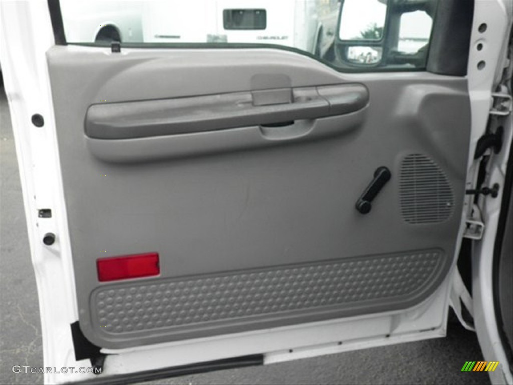 2004 F250 Super Duty XL SuperCab - Oxford White / Medium Flint photo #20