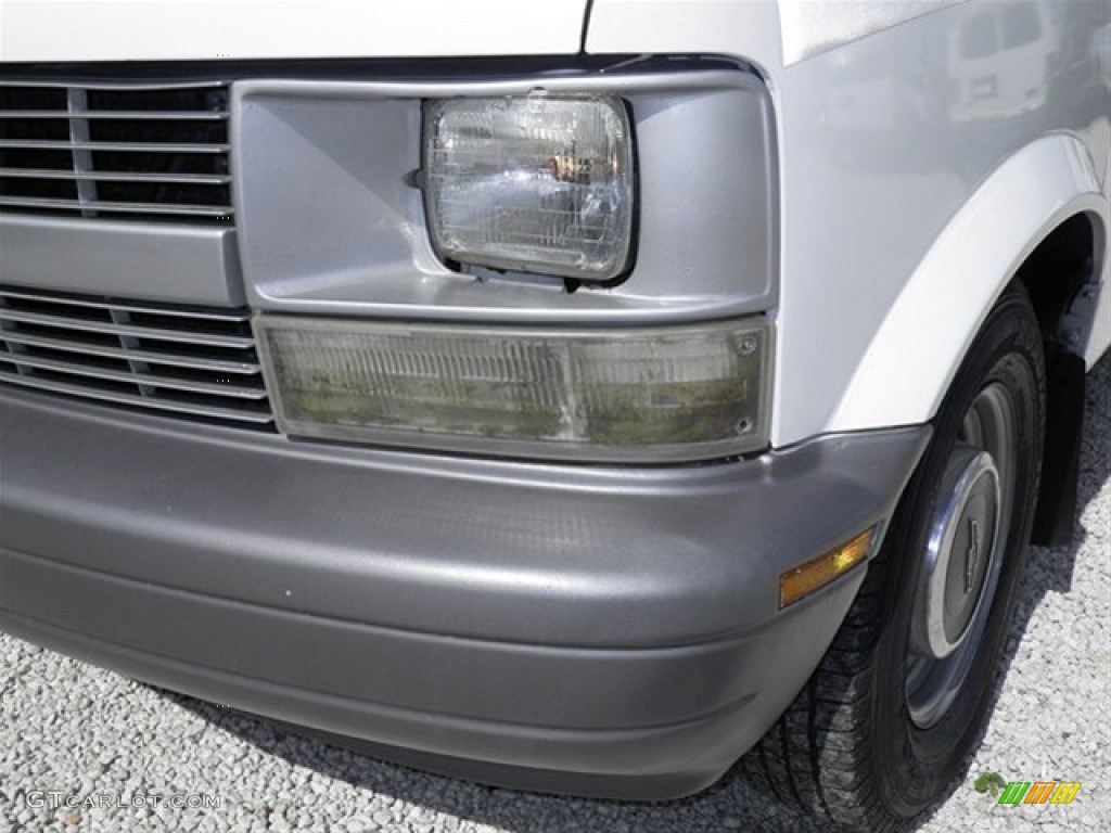 1999 Astro Cargo Van - Ivory White / Neutral photo #4