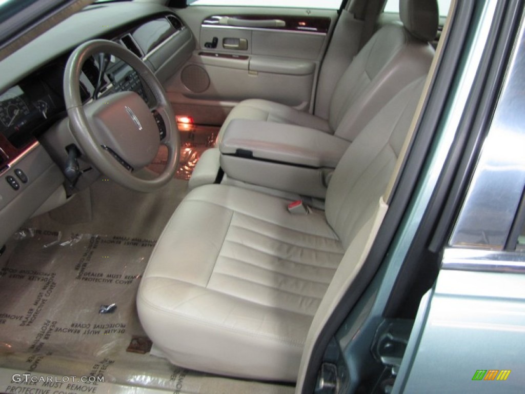Medium Light Stone/Dark Stone Interior 2005 Lincoln Town Car Signature Photo #63203400