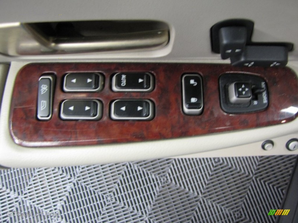 2005 Lincoln Town Car Signature Controls Photo #63203445