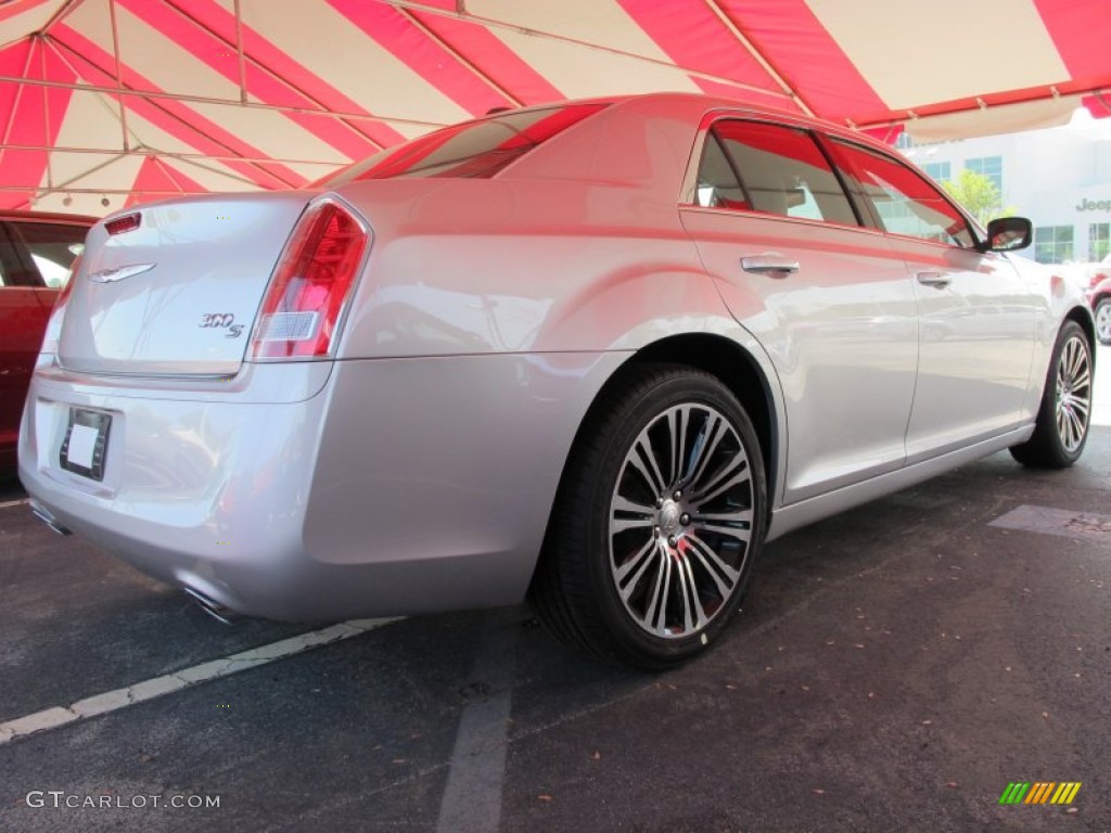 2012 300 S V6 - Bright Silver Metallic / Black photo #3