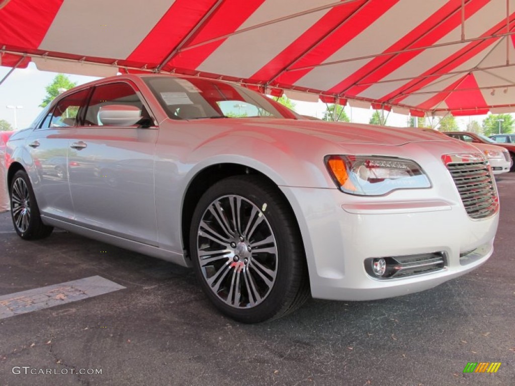 2012 300 S V6 - Bright Silver Metallic / Black photo #4