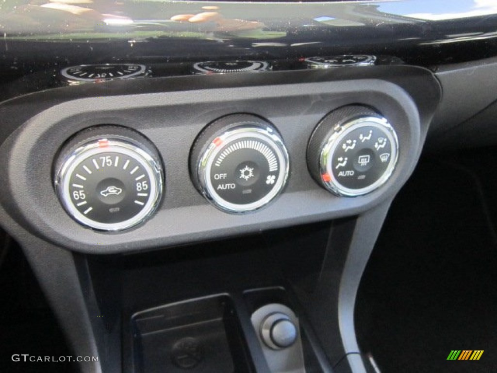 2012 Mitsubishi Lancer Evolution GSR Controls Photo #63206661