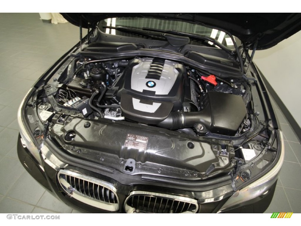 2009 BMW 5 Series 550i Sedan Engine Photos