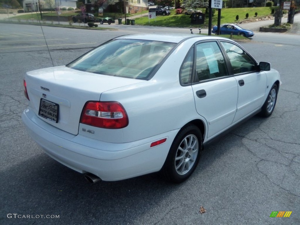 2003 S40 1.9T - White / Taupe/Light Taupe photo #7