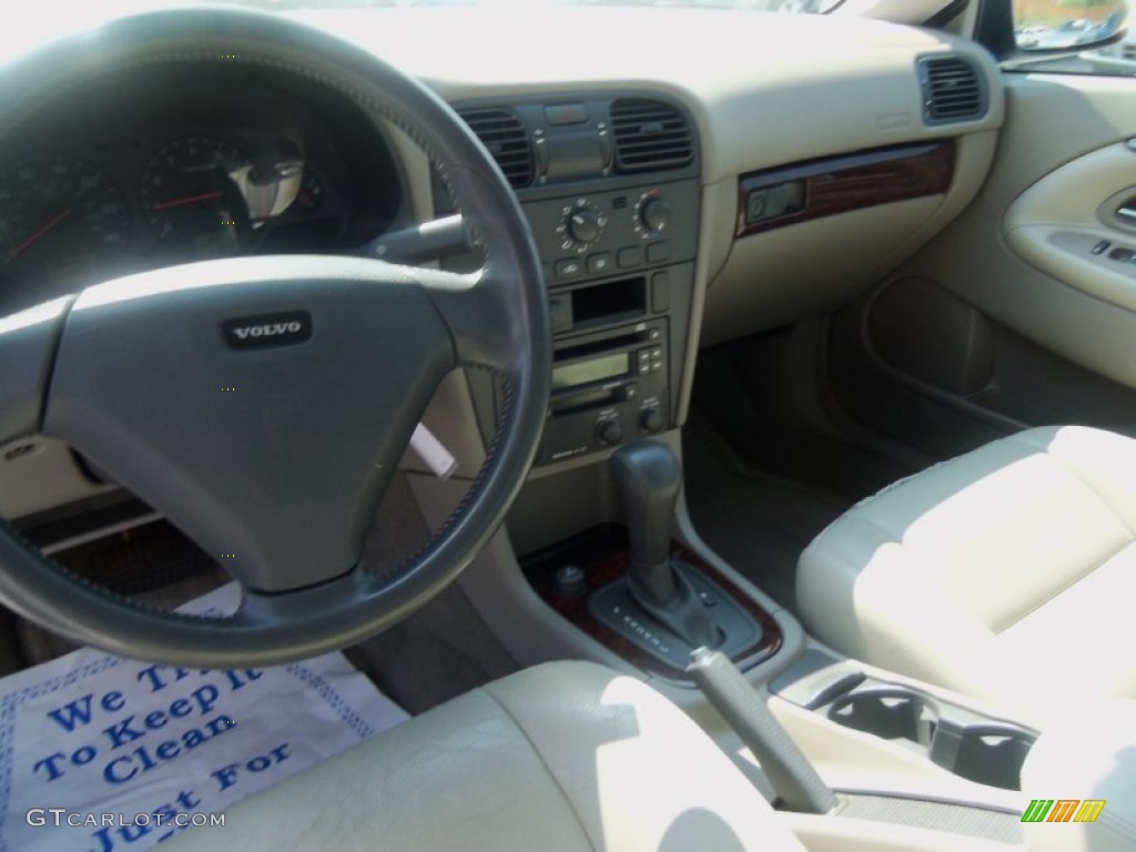 2003 S40 1.9T - White / Taupe/Light Taupe photo #11
