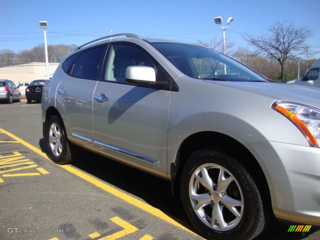 2011 Rogue SV AWD - Silver Ice Metallic / Black photo #10