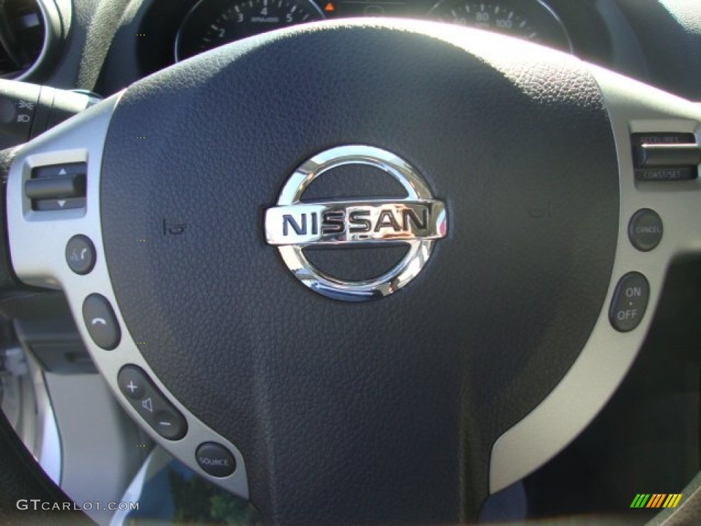 2011 Rogue SV AWD - Silver Ice Metallic / Black photo #17